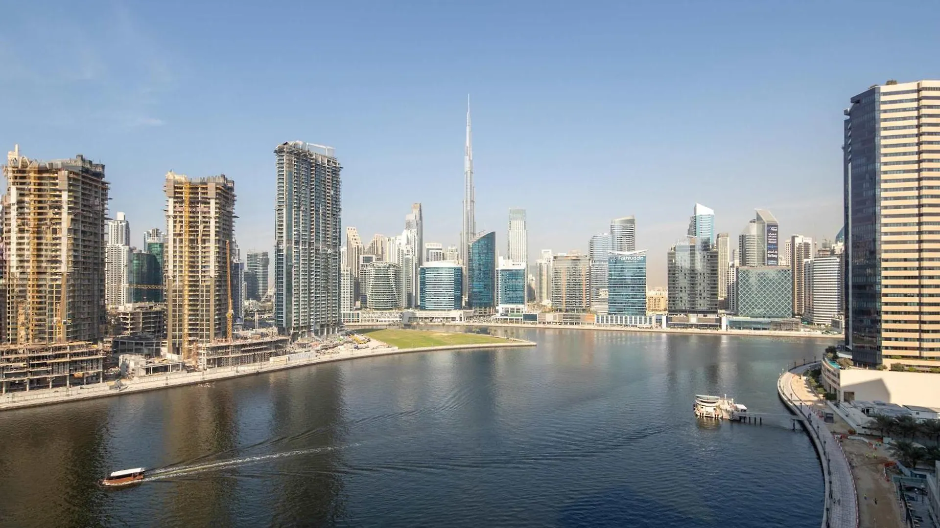 Frank Porter - Millennium Binghatti Residences Dubaj 0*,  Zjednoczone Emiraty Arabskie