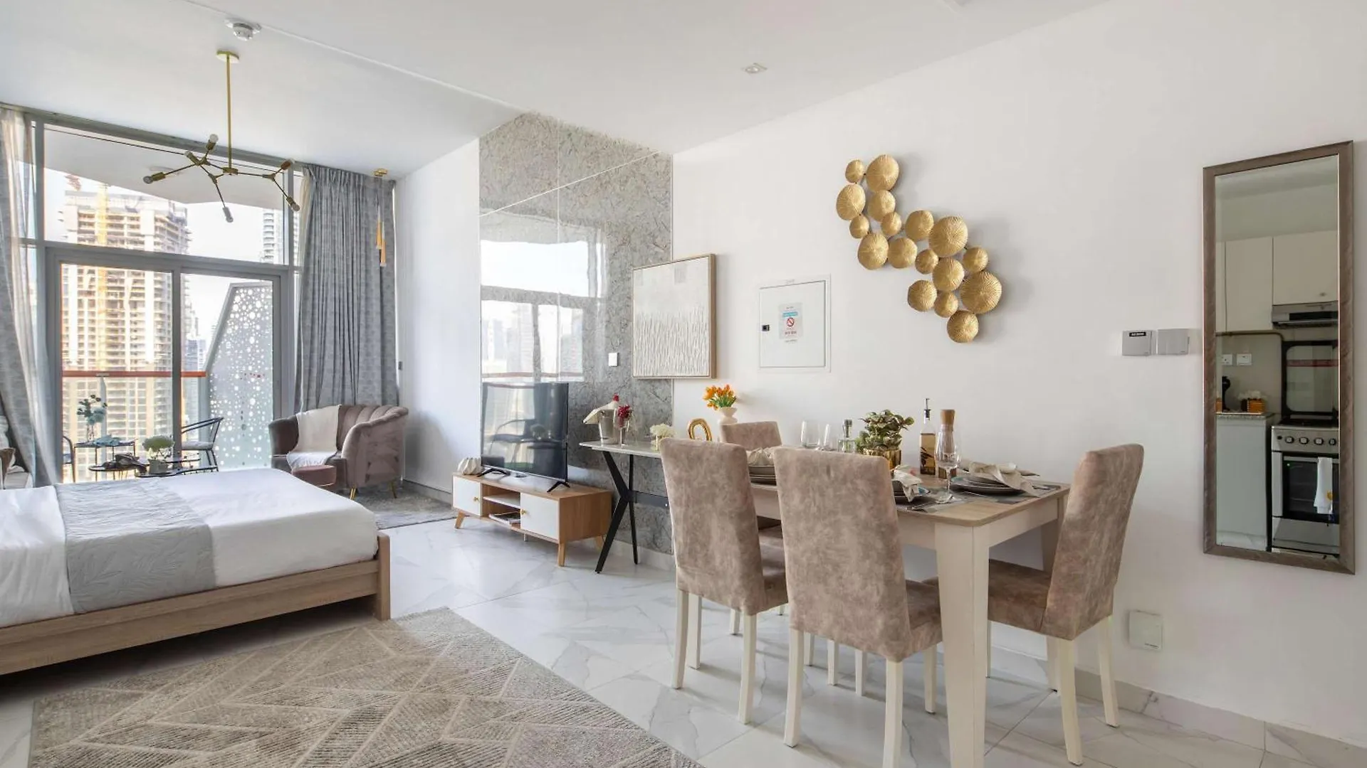 Frank Porter - Millennium Binghatti Residences Dubaj Apartament