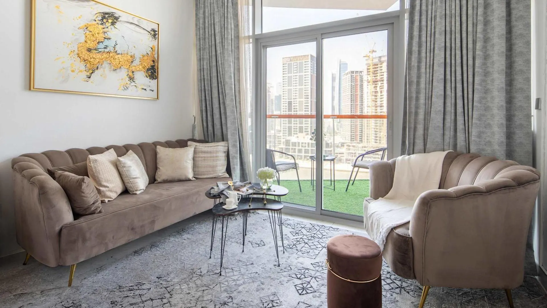 Frank Porter - Millennium Binghatti Residences Dubaj
